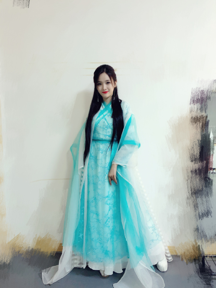 高清女明星吴宣仪迷人古装照图片图片