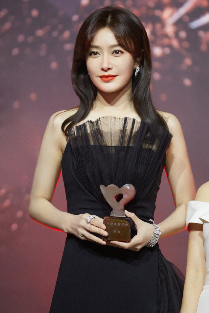 秦岚COSMO时尚美丽盛典优雅写真图片图片