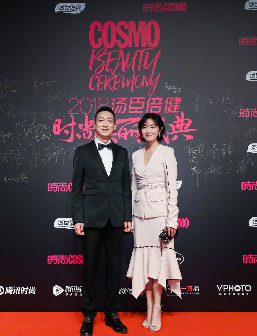 万茜OL装扮干练性感杂志写真图片图片