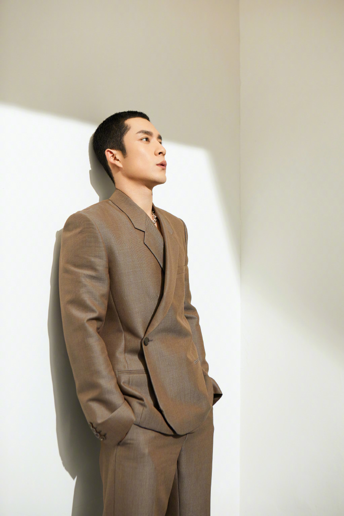 高清黑龙江省伊春男星韩东君最新帅气时尚写真图片图片