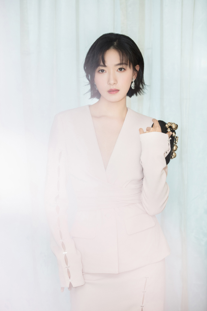 万茜优雅干练时尚写真图片图片