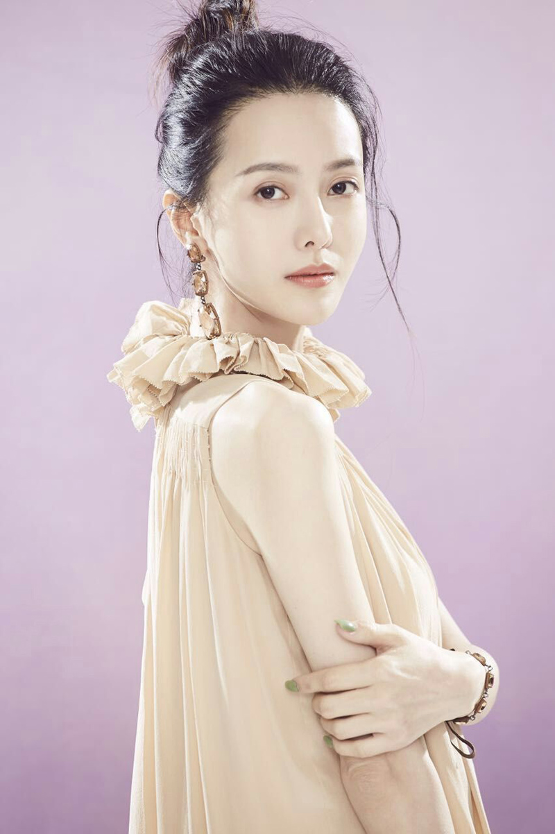 张芷溪清新甜美时尚写真图片图片