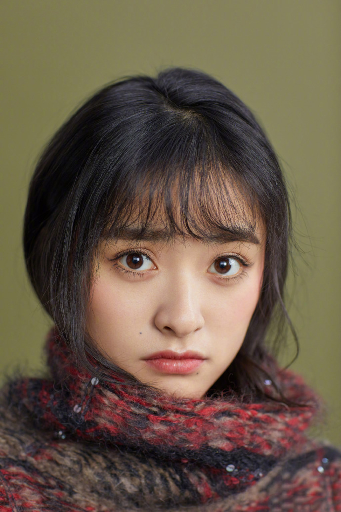 高清美女沈月冬日雪地唯美写真图片图片