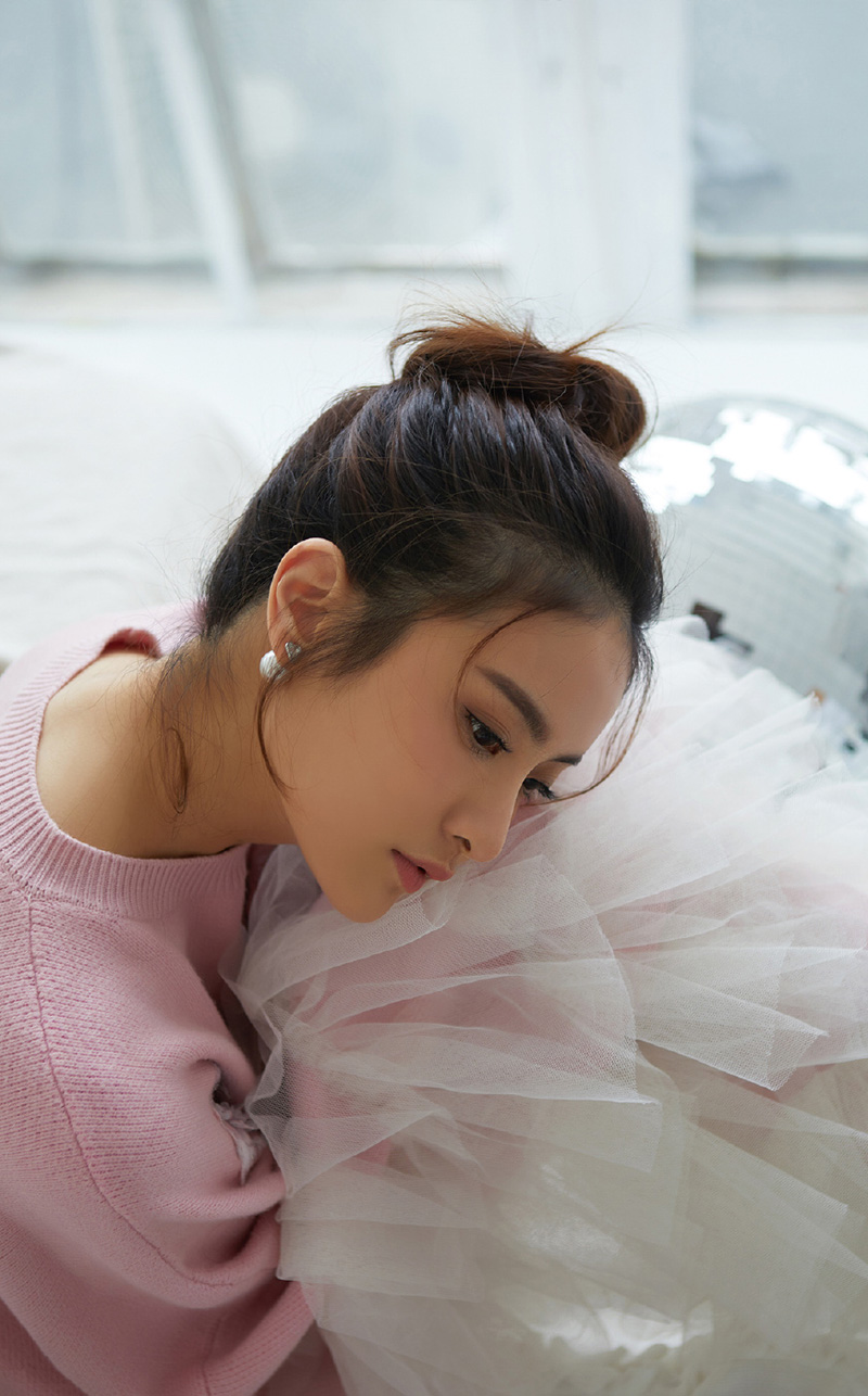 高清中国内地北京女演员赖雨濛复古黑裙高清桌面壁纸图片