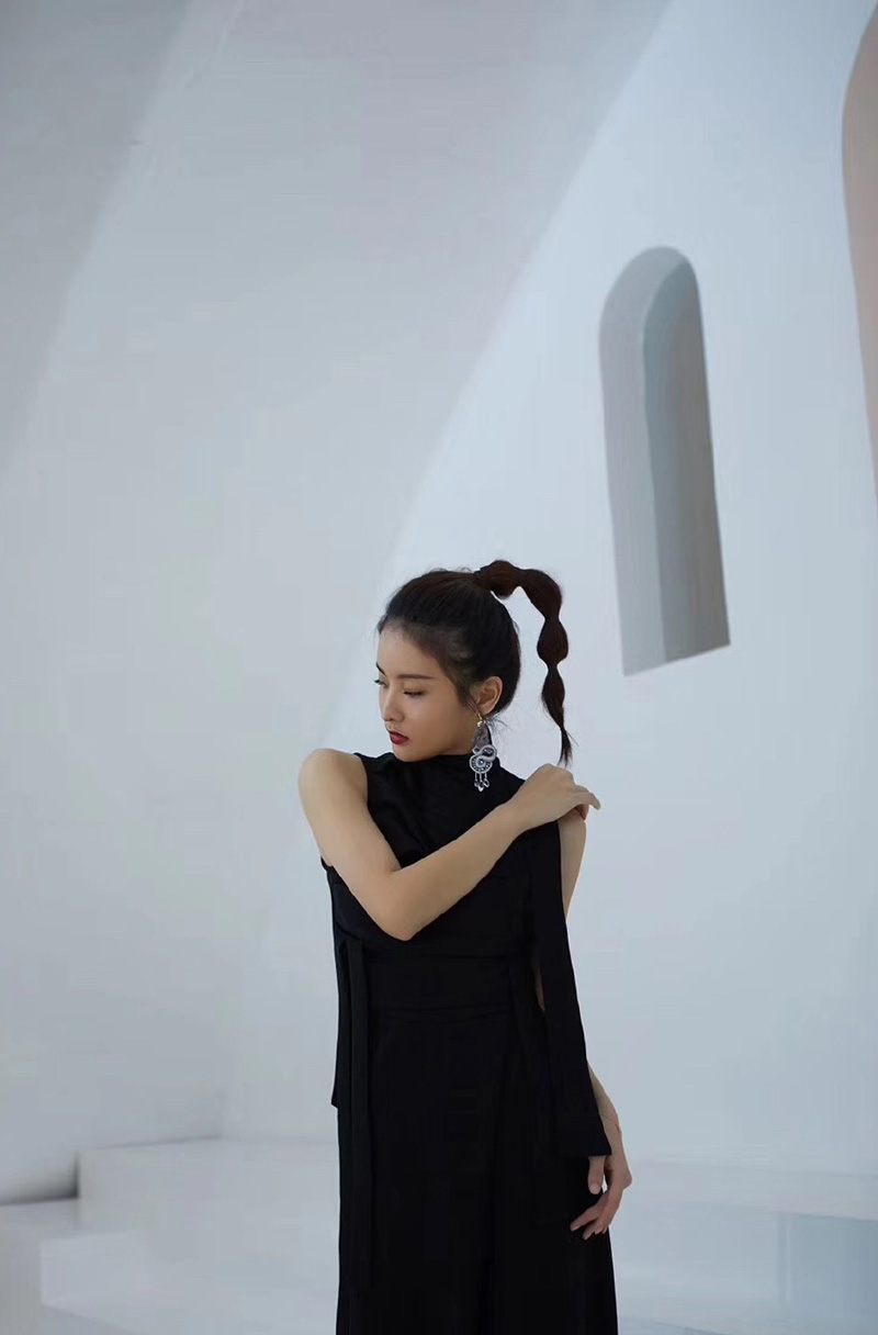 高清中国内地北京女演员赖雨濛性感光影写真图片图片