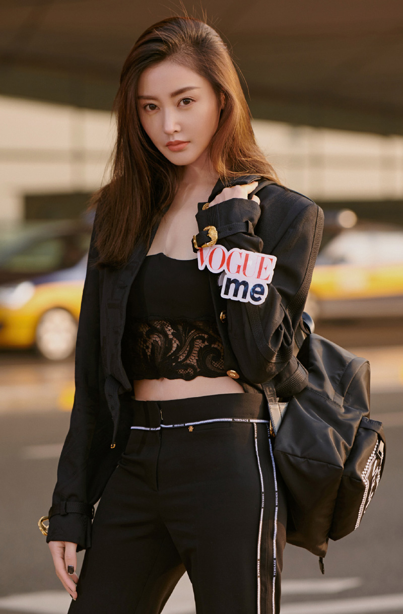 高清哈尔滨新生代女演员张天爱最新时尚杂志封面写真图片图片