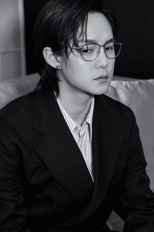尹正儒雅绅士活动照图片图片