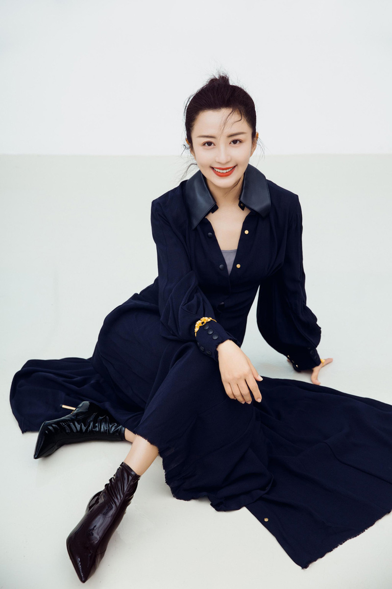 中国吉林省吉林著名的影视女演员杨童舒优雅气质时尚写真图片图片