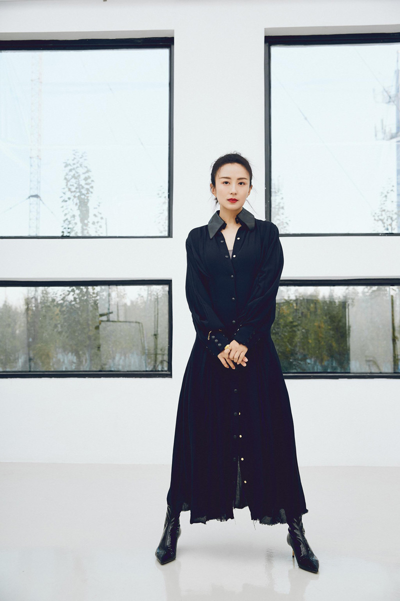 中国吉林省吉林著名的影视女演员杨童舒优雅气质时尚写真图片图片