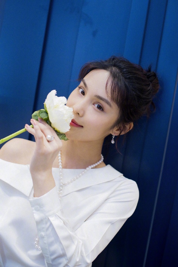 高清中国山东济南影视女演员韩丹彤时装秀气质礼服写真图图片