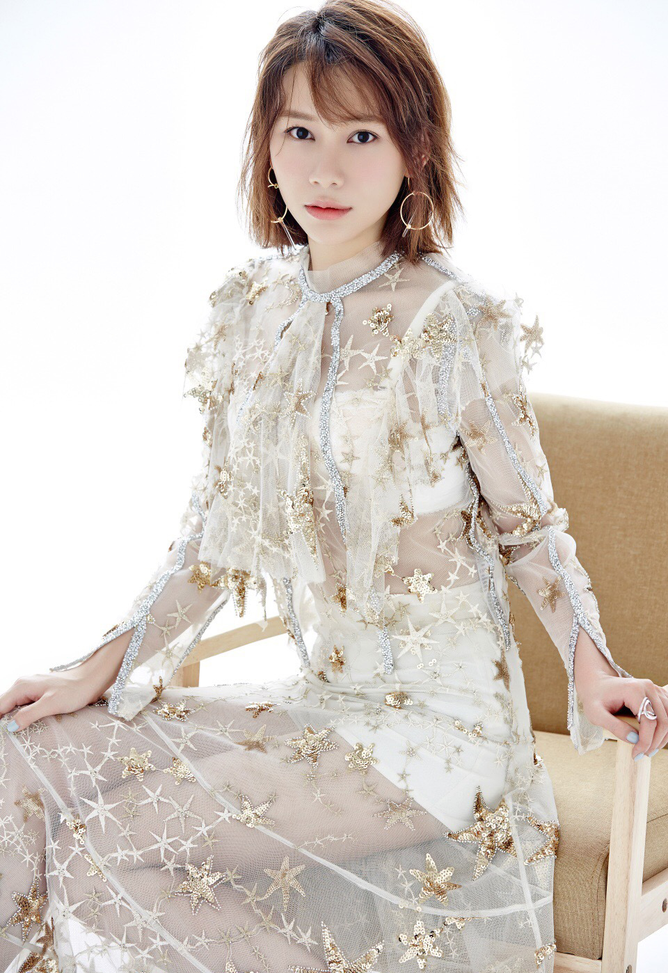 高清女星冯若绮红色性感靓丽写真图片图片