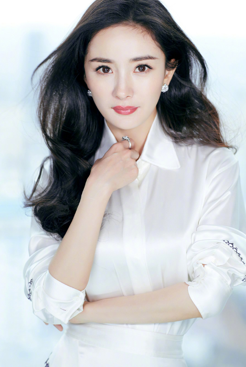 中国内地北京影视女演员杨幂抹胸裙性感高清桌面壁纸图片