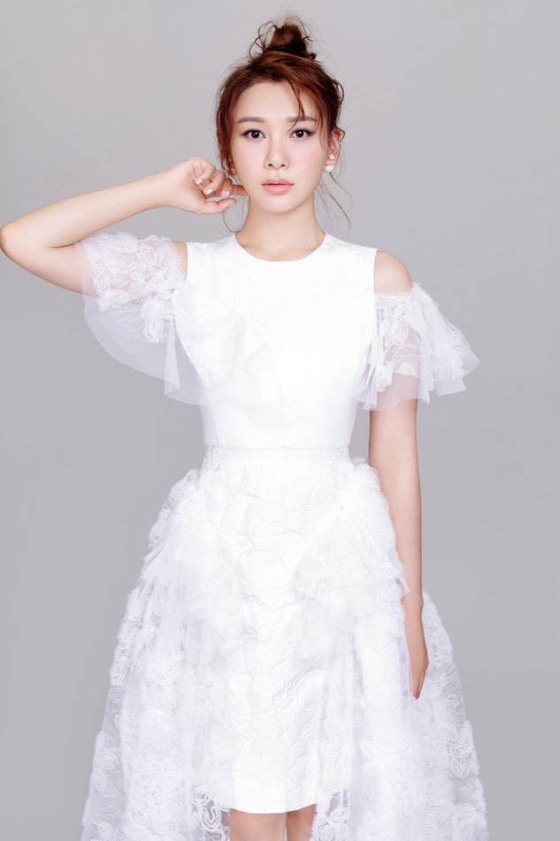 花儿与少年李菲儿青春派时尚写真手机壁纸图片