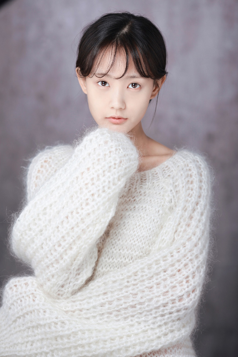 高清中国内地山东济南女演员李一桐Q清纯小公主白裙明星美女写真图片图片