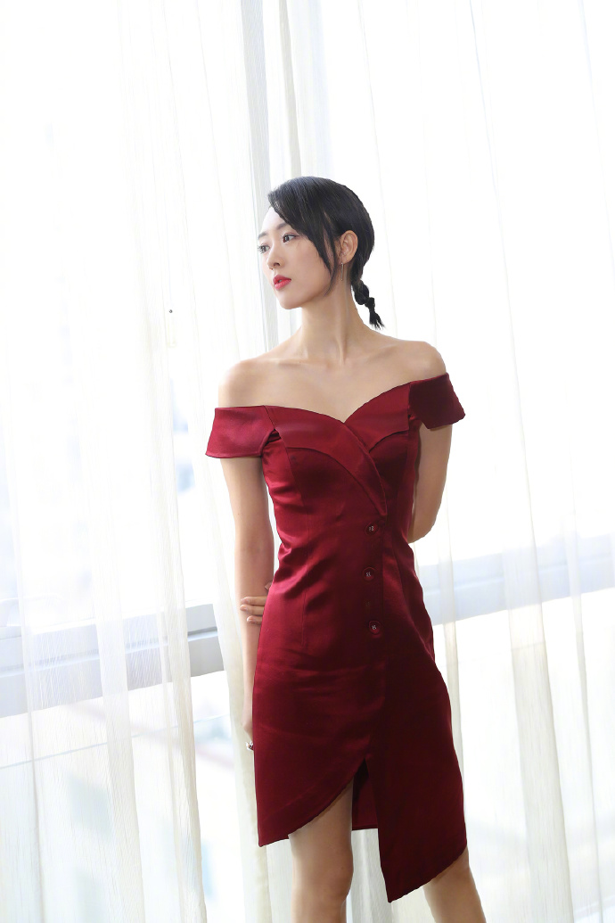 中国内地云南昆明女演员童瑶时尚写真电脑宽屏壁纸图片 中国内地云南昆明女演员童瑶时尚写真电脑宽屏壁纸图片