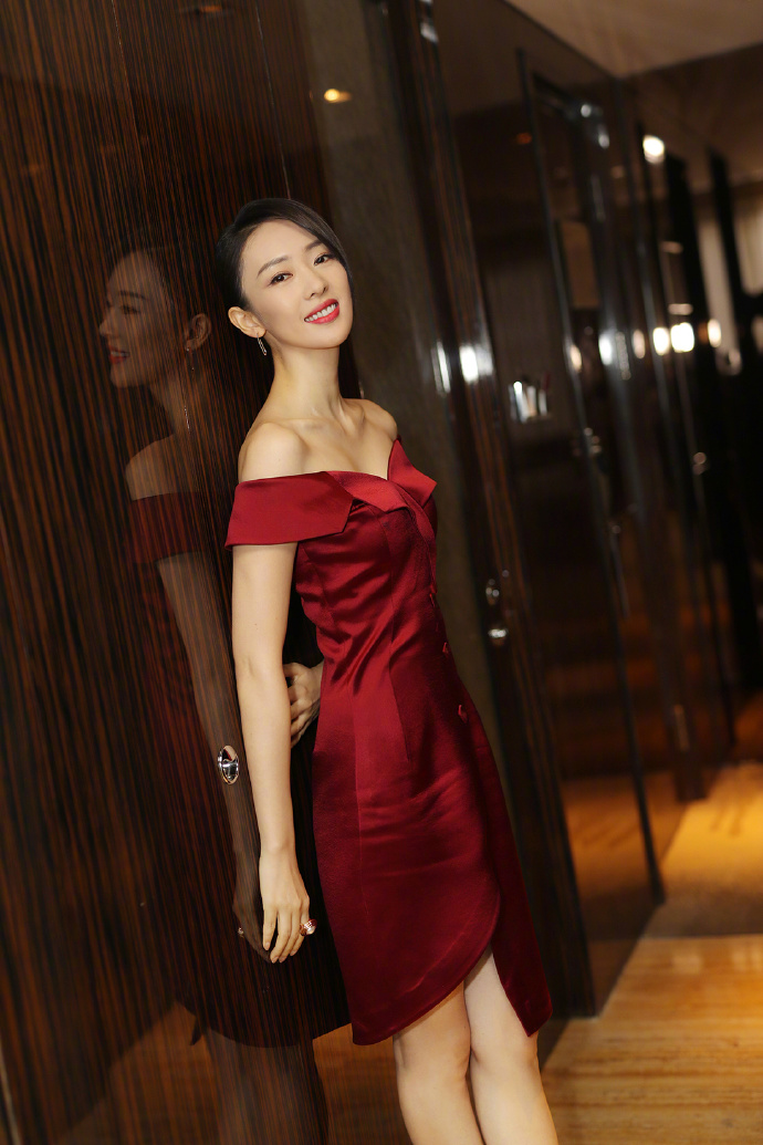 中国内地云南昆明女演员童瑶时尚写真电脑宽屏壁纸图片