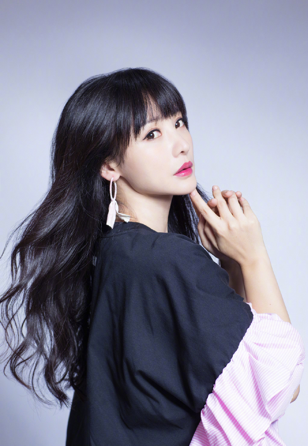 中国内地湖南衡阳女演员柳岩写真电脑桌面壁纸之网络美女图片
