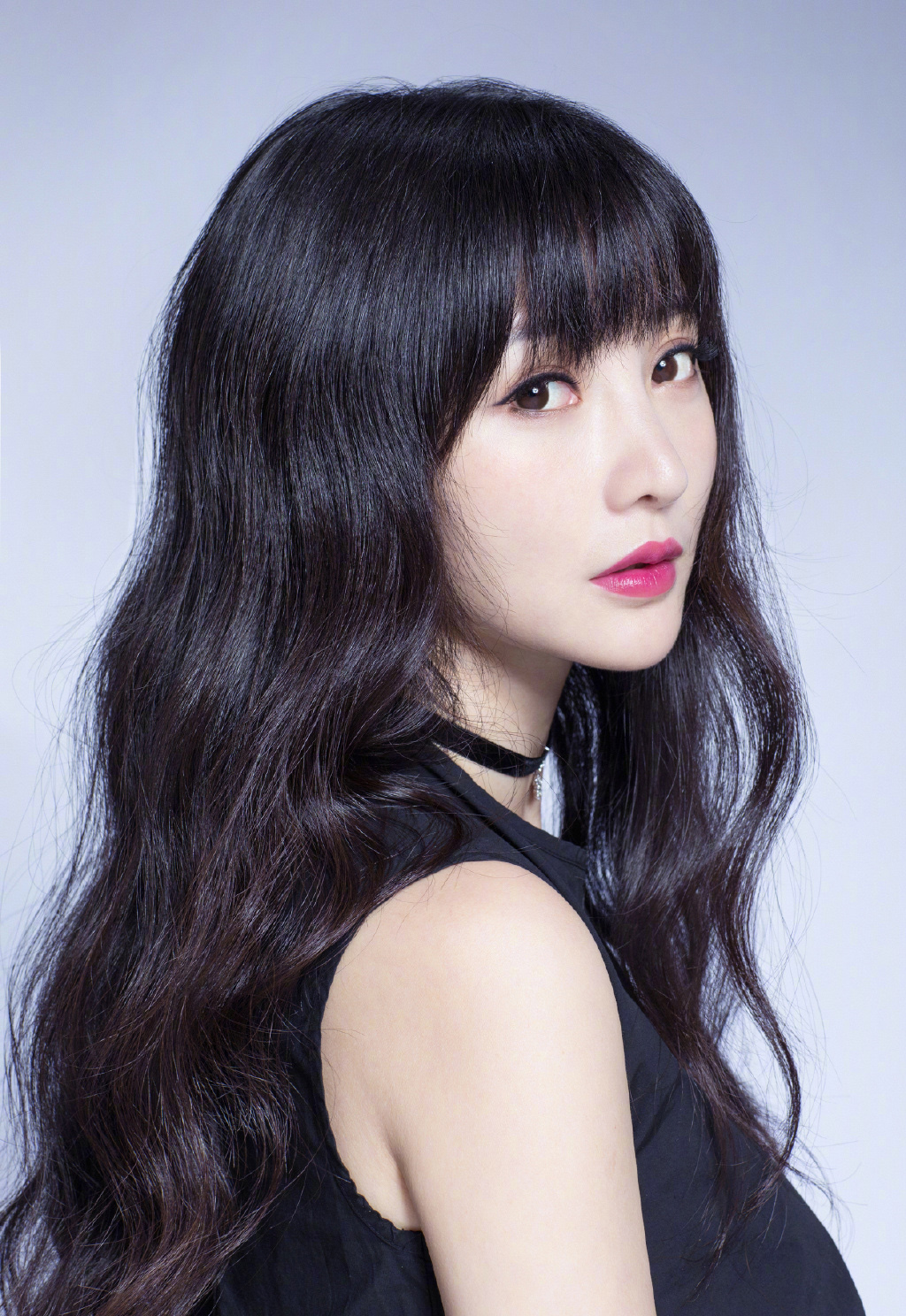 中国内地湖南衡阳女演员柳岩写真电脑桌面壁纸之网络美女图片