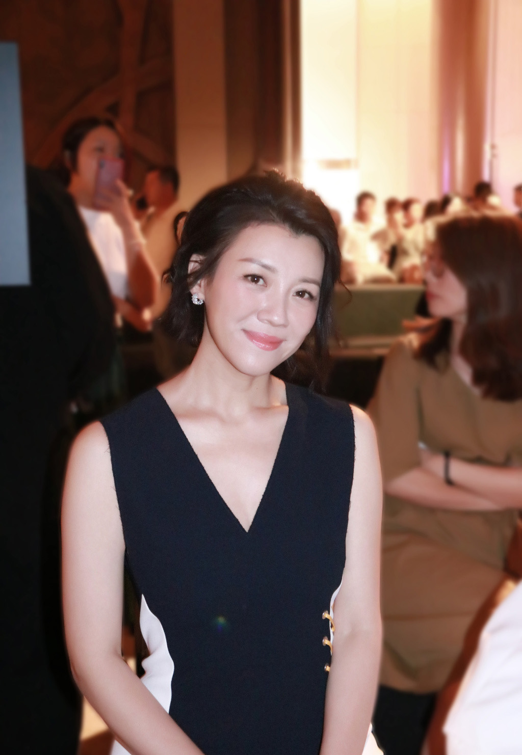 女星刘琳图片
