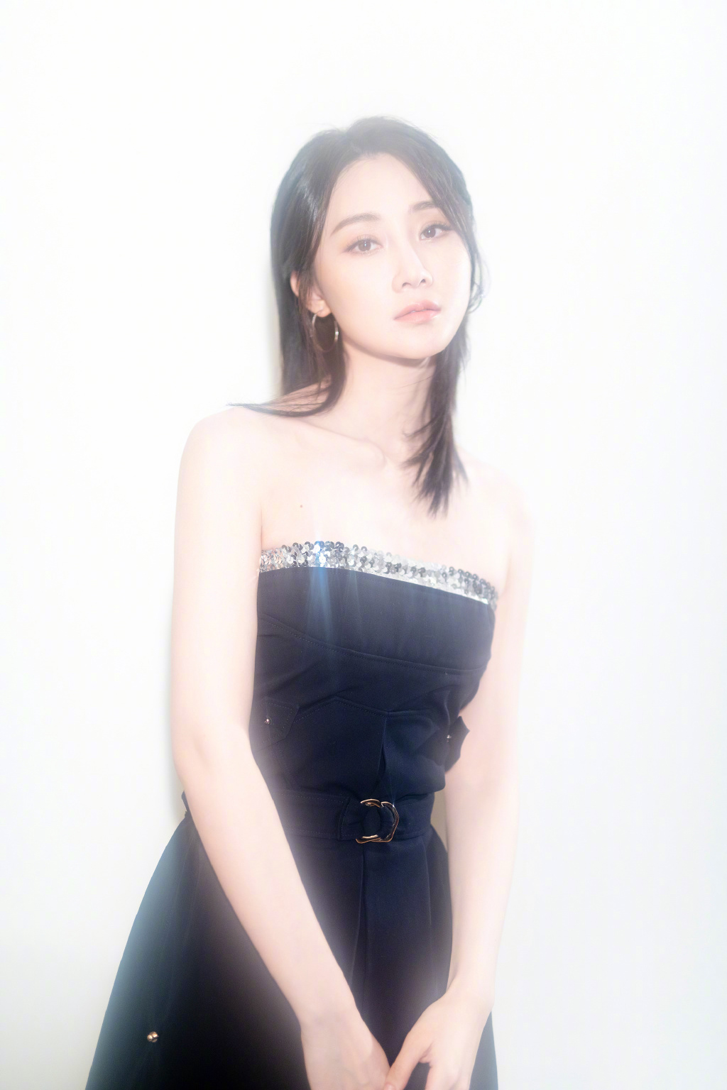中国内地辽宁省大连女演员林鹏深V长裙气质典雅写真图片图片 中国内地辽宁省大连女演员林鹏深V长裙气质典雅写真图片图片