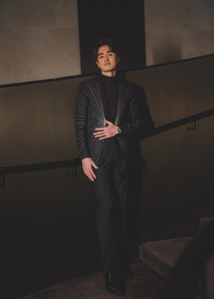 大陆北京人艺男演员杨玏儒雅帅气西装写真图片图片
