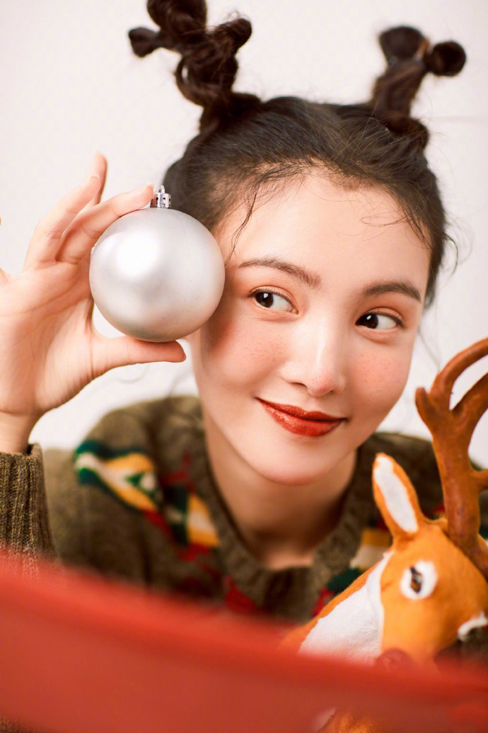 中国大陆山东济南女演员平面模特金晨性感时髦机场照图片图片