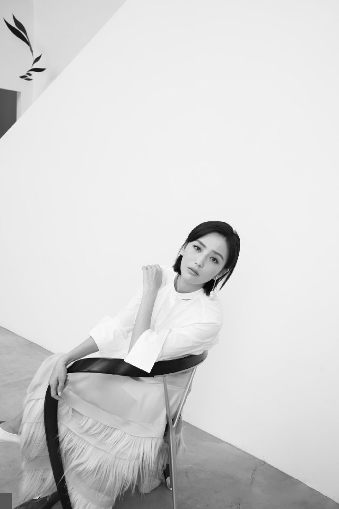 高清中国内地新疆伊犁影视女演员佟丽娅写真图片图片