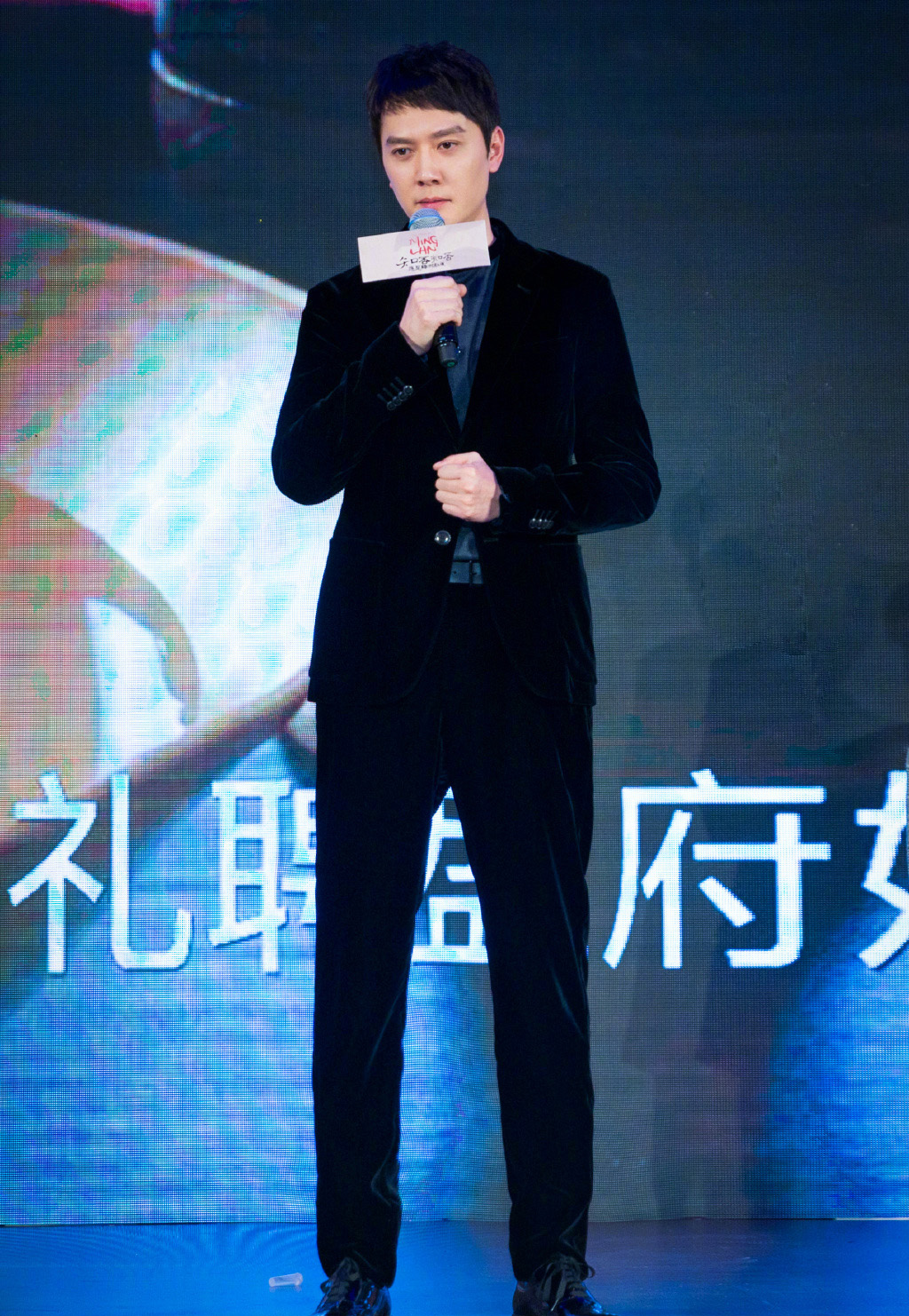 冯绍峰迷彩夹克帅气图片桌面壁纸图片