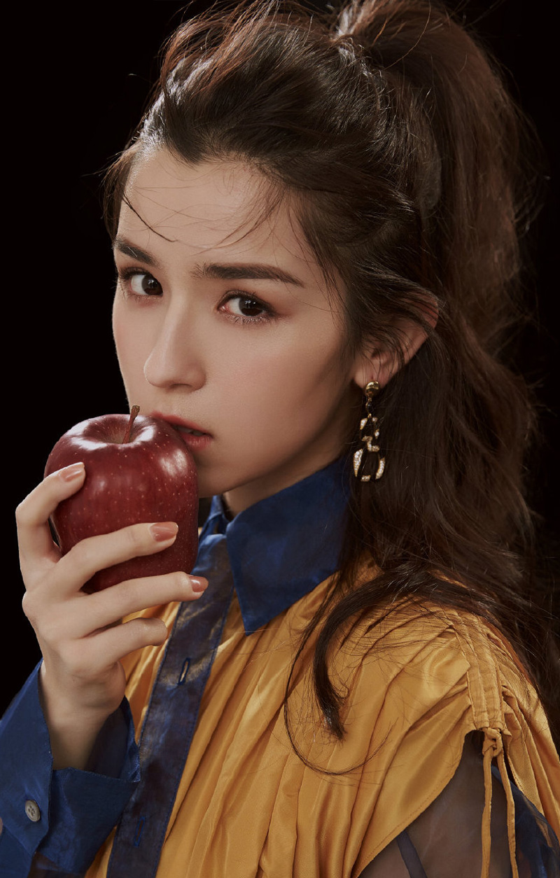 中国内地演员哈妮克孜唯美动人舞台照图片图片