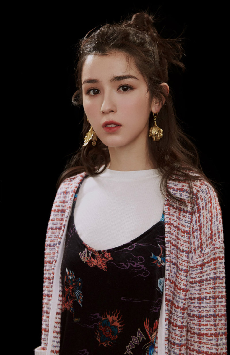 中国内地演员哈妮克孜唯美动人舞台照图片图片
