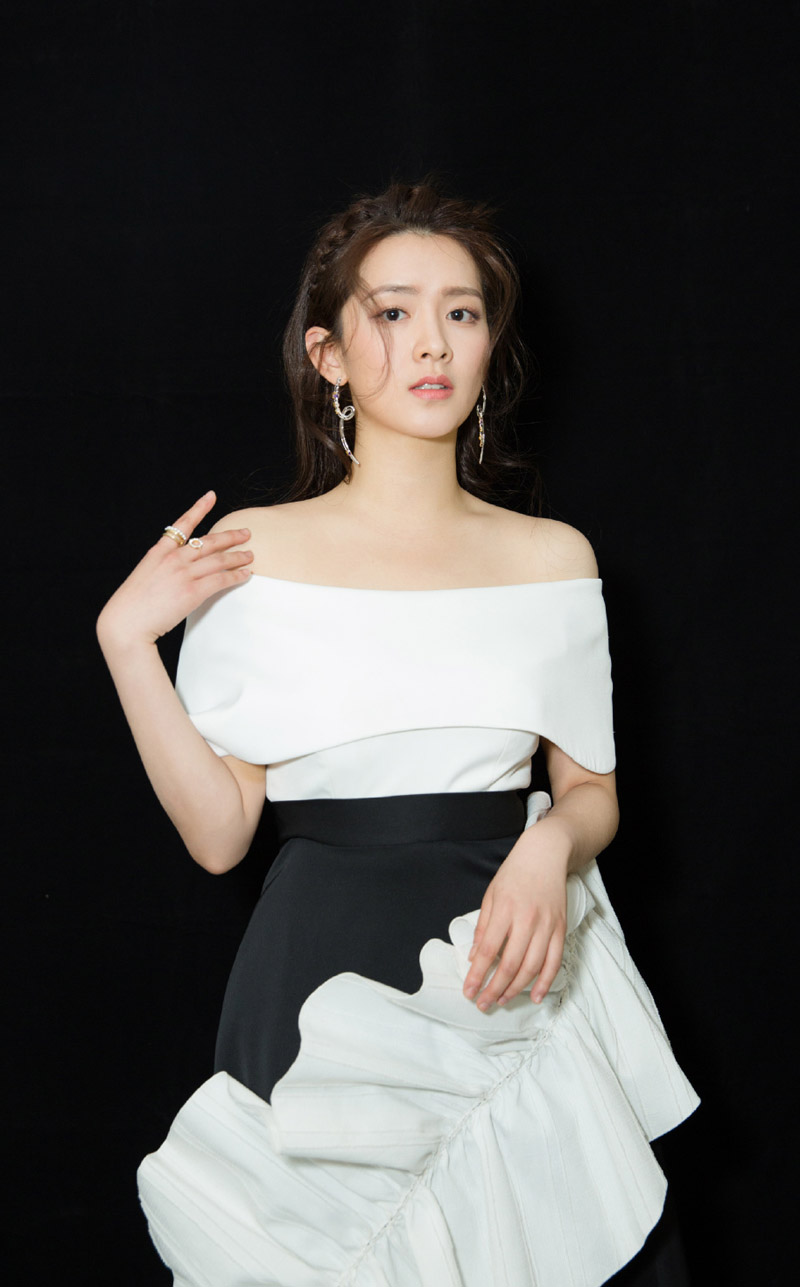 中国内地吉林长春男演员陈昊宇甜美英伦风写真图片图片