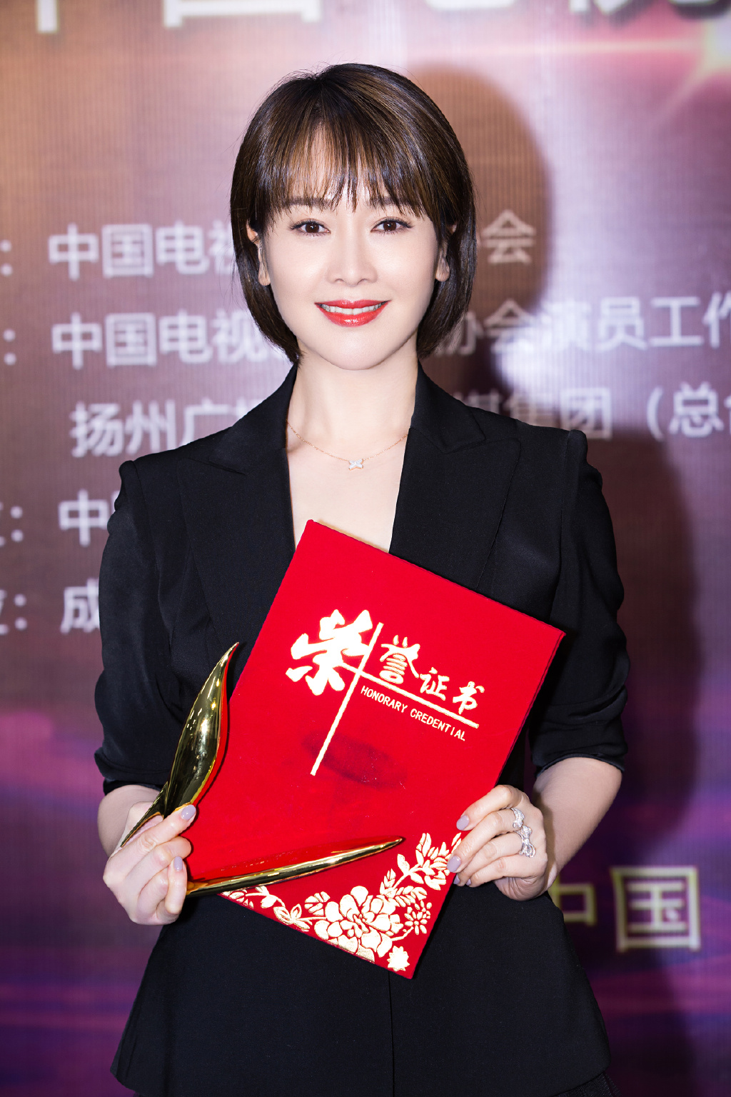 左小青图片