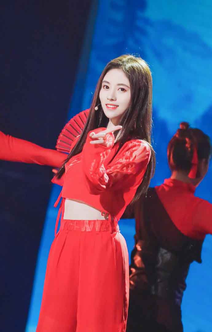 鞠婧祎图片