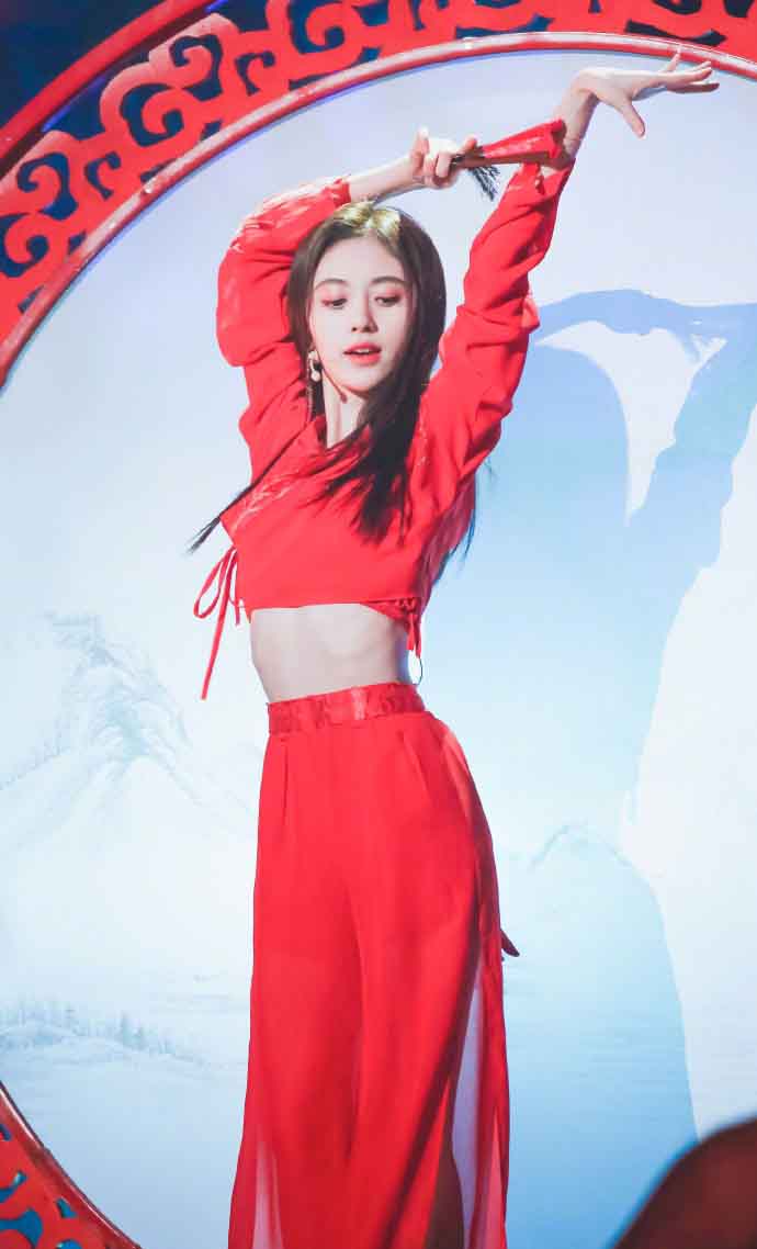 鞠婧祎图片
