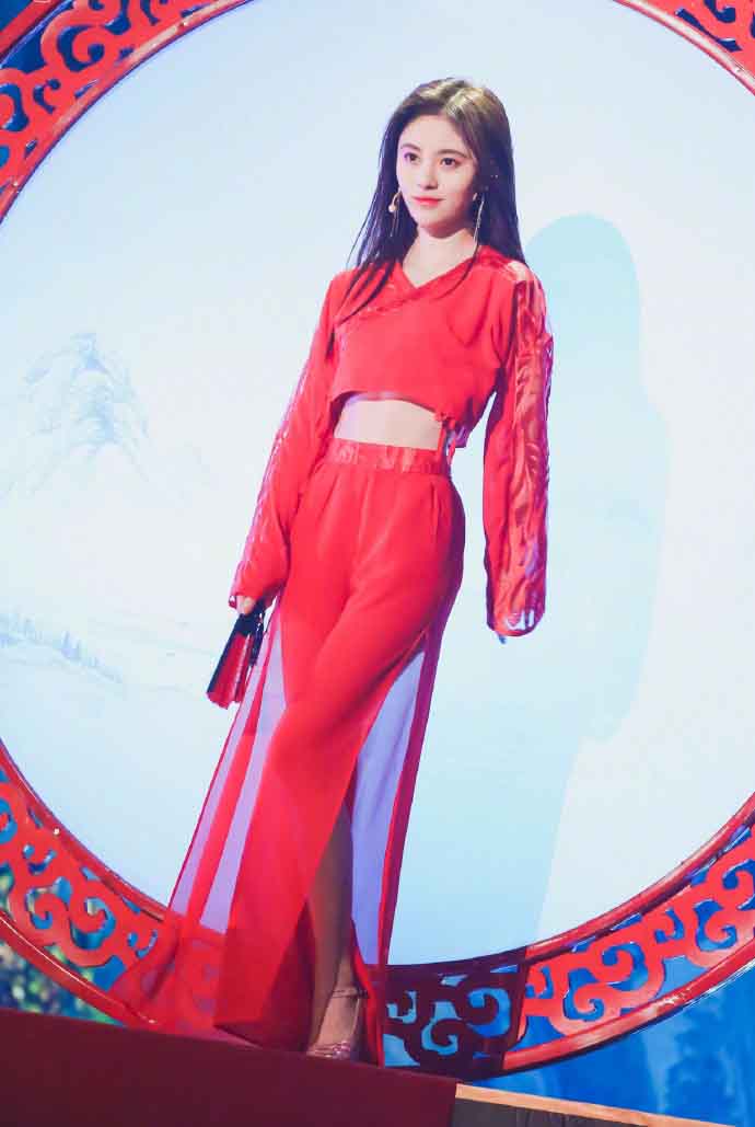 鞠婧祎图片
