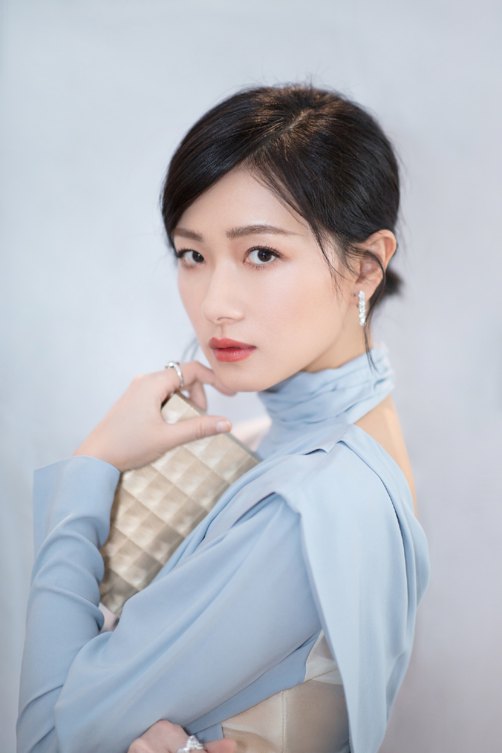 万茜白衫性感优雅写真图片图片