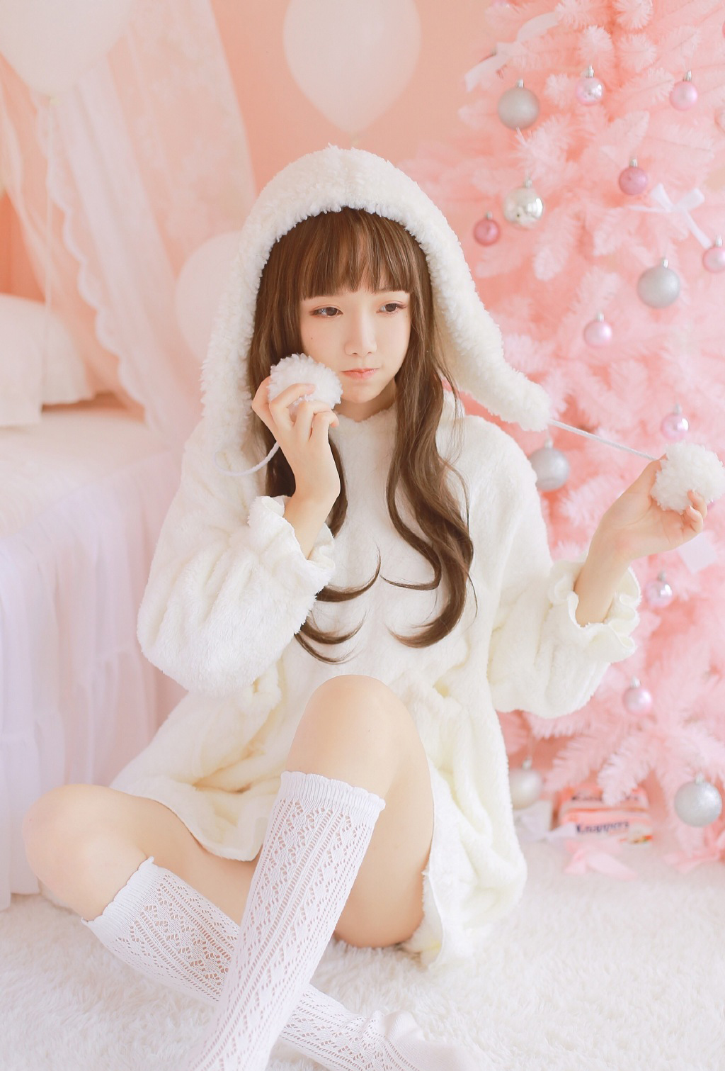极品少妇的性感睡裙   散发出一种风情图片