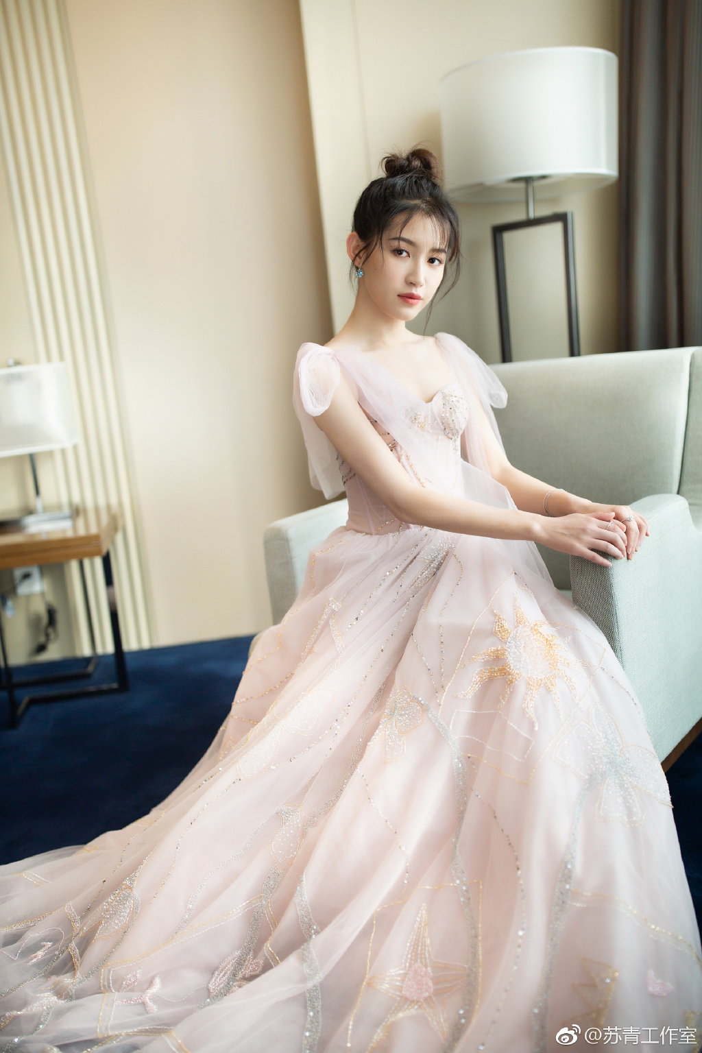 高清湖南衡阳美女气质美女苏青白色系珠宝写真图片图片