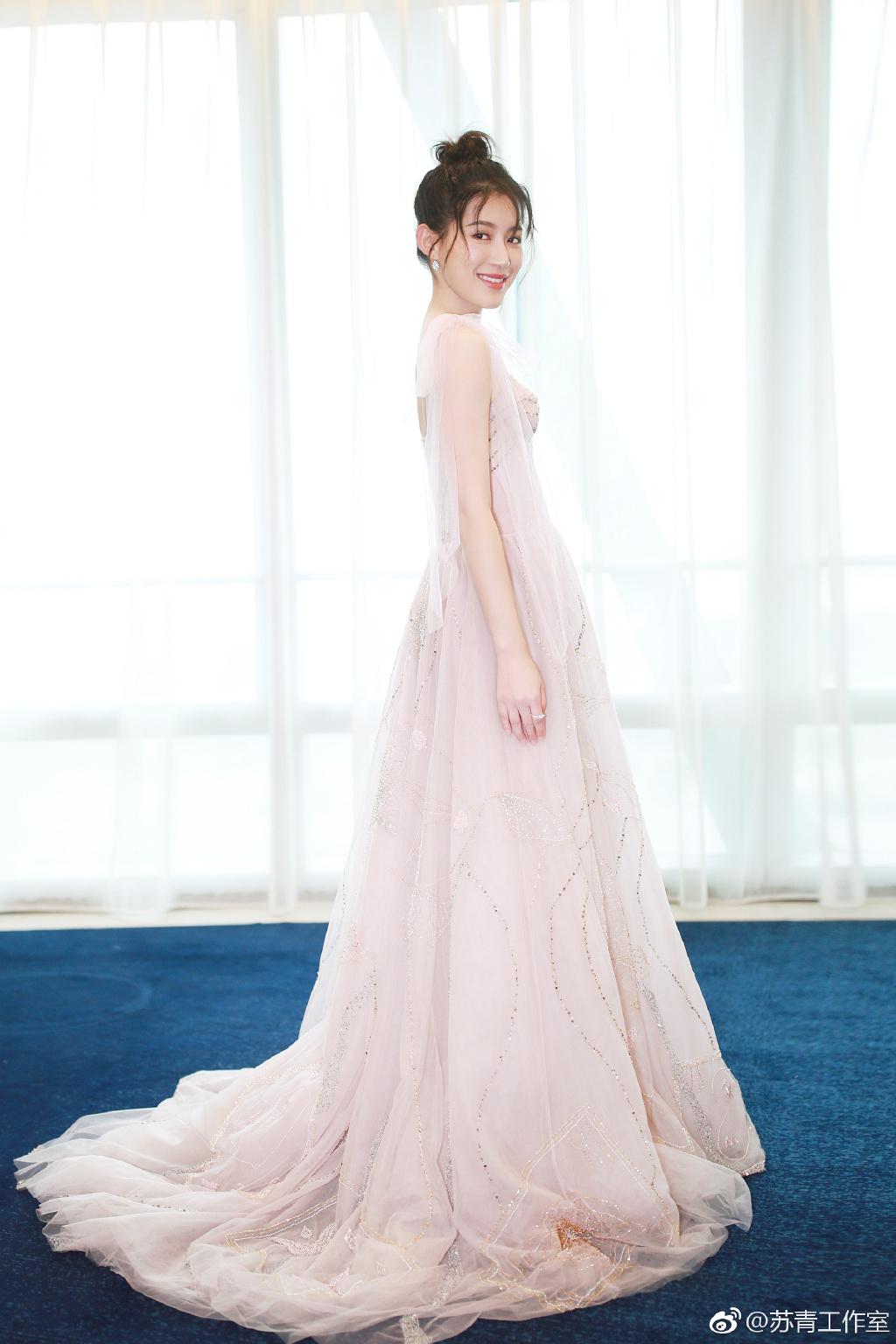 高清湖南衡阳美女气质美女苏青白色系珠宝写真图片图片
