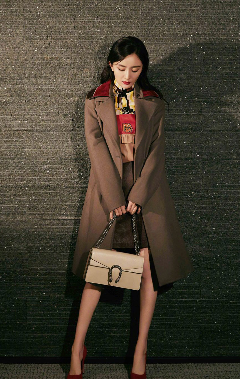 中国内地北京影视女演员杨幂抹胸裙性感高清桌面壁纸图片