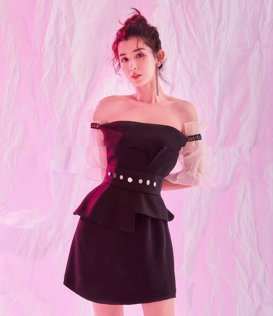 中国内地演员哈妮克孜唯美动人舞台照图片图片