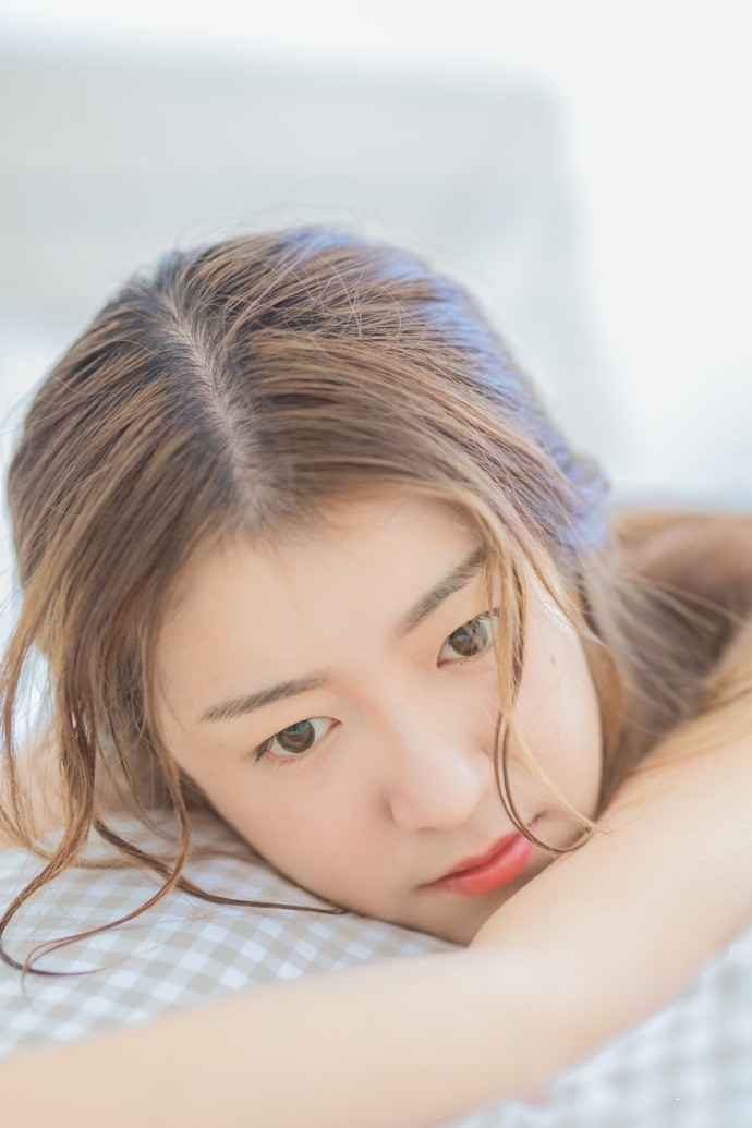高清最流行女裤性感御姐美女吊带白丝美腿热裤惹火写真图片