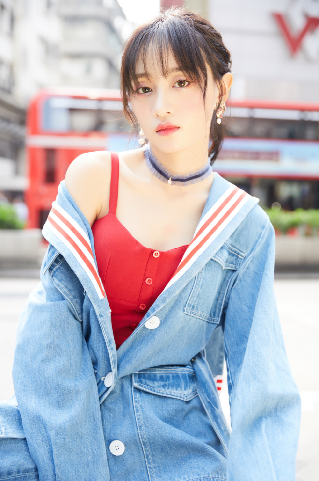 中国江苏南京，歌手、演员SNH48黄婷婷性感动人写真图片图片