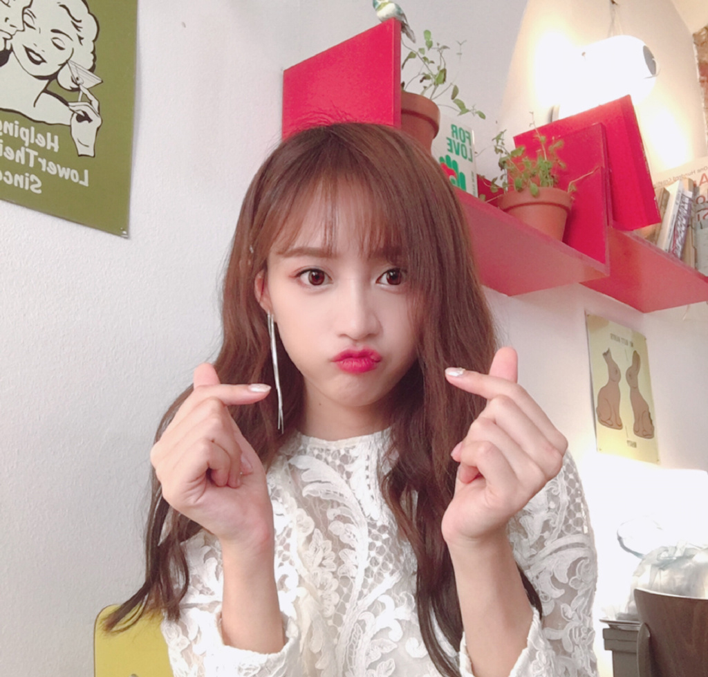 中国江苏南京，歌手、演员SNH48黄婷婷性感动人写真图片图片