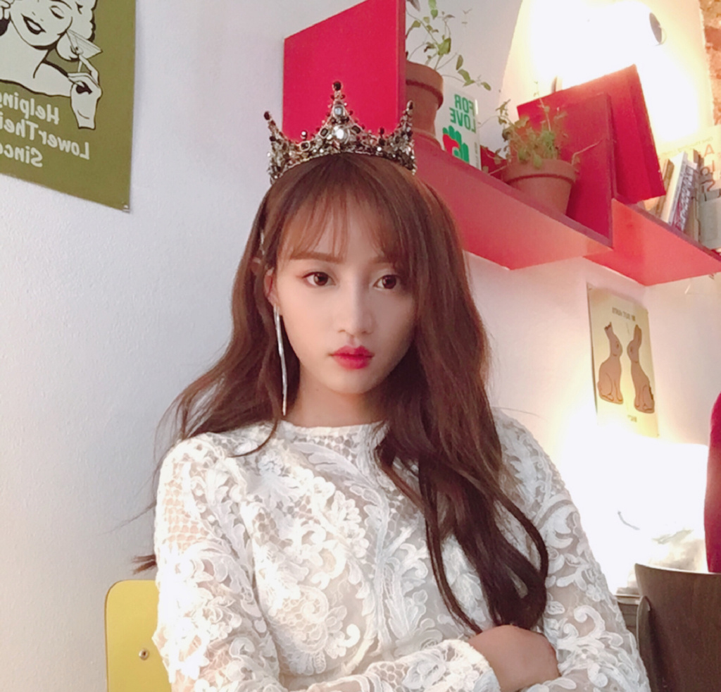 中国江苏南京，歌手、演员SNH48黄婷婷清新甜美写真图片图片