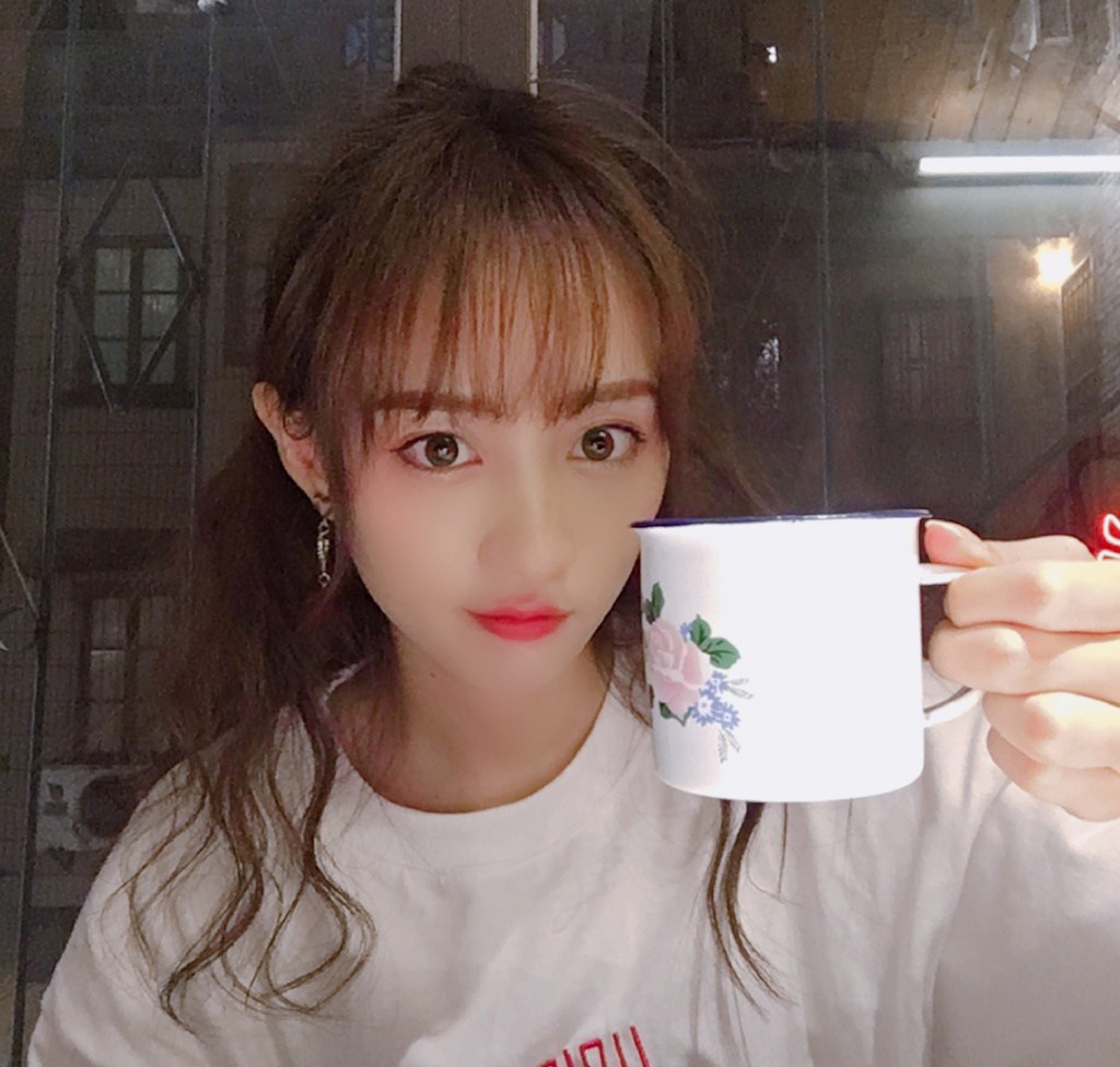 中国江苏南京，歌手、演员曾艳芬参加黄婷婷生日会图片曾艳芬图片图片