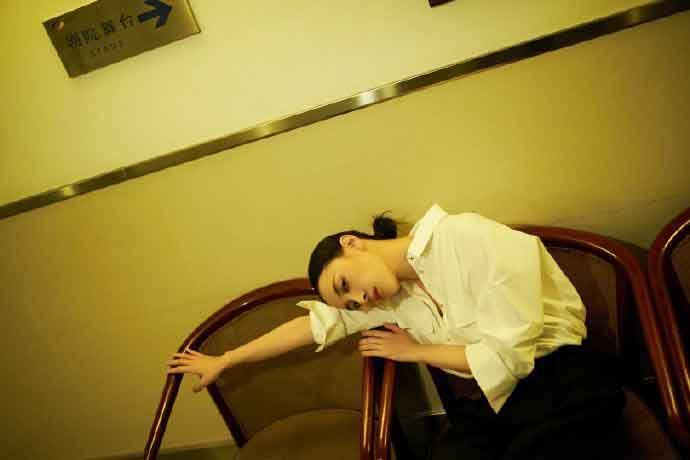 宋佳夹克短裙居家优雅性感写真图片图片