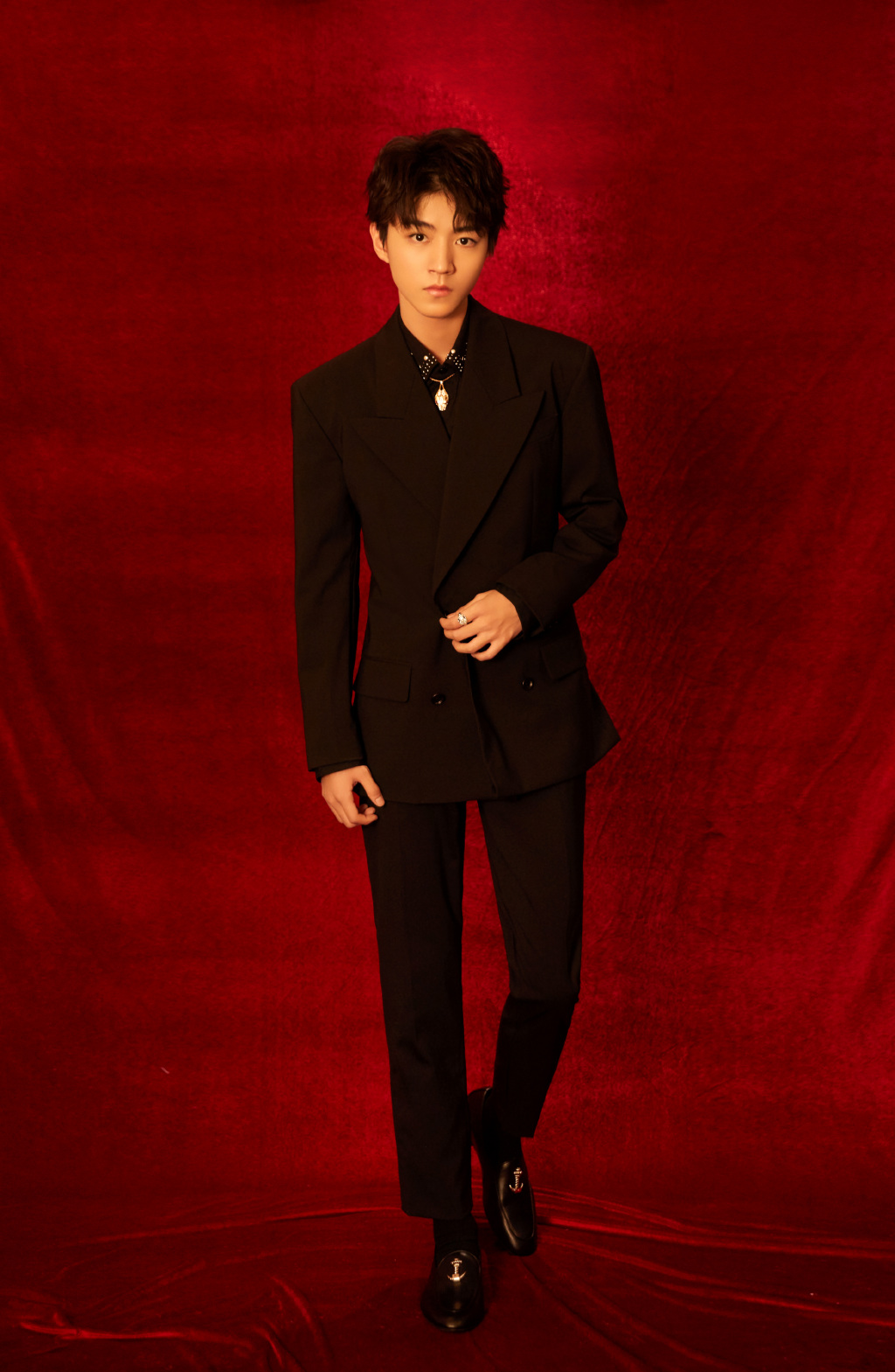 高清中国内地男歌手演员王俊凯微博之夜魅力写真图片图片