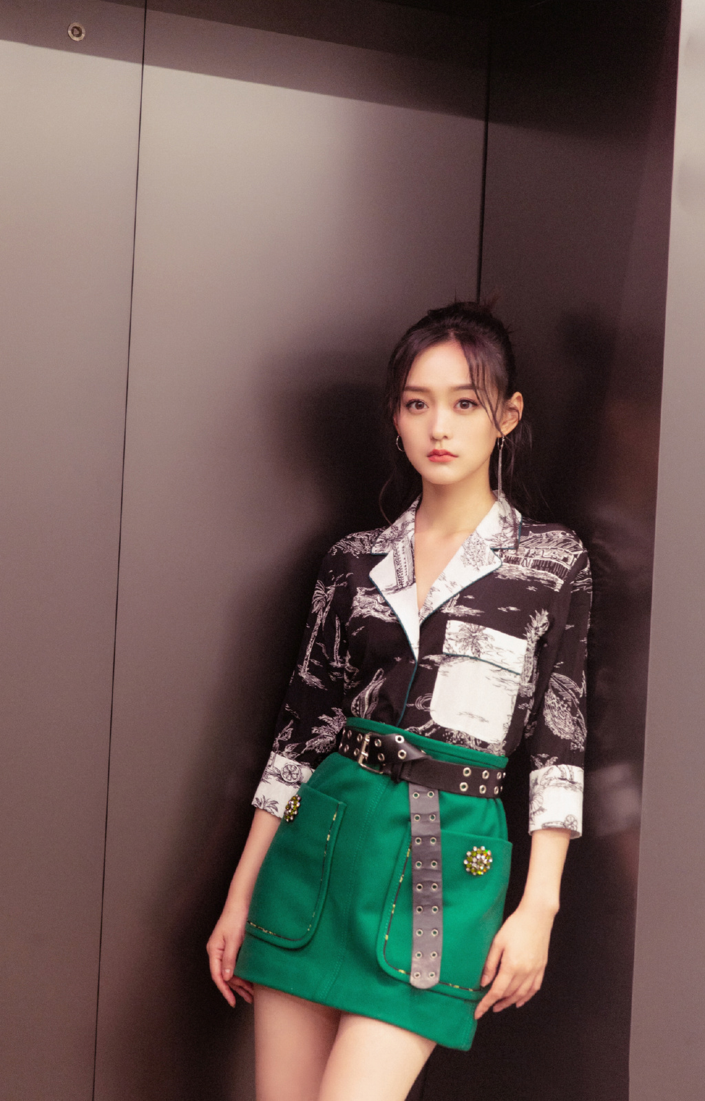 高清中国内地女演员平面模特何泓姗唯美婚纱写真图片图片