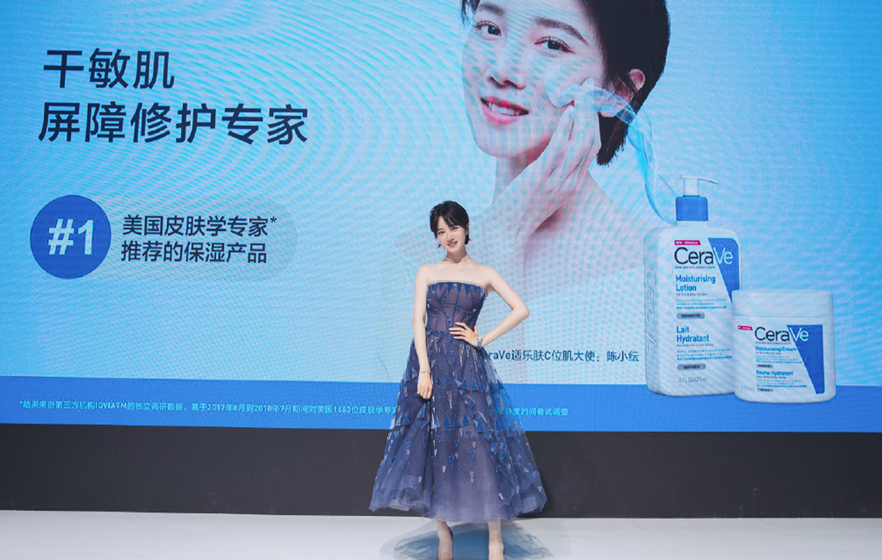 主持人李湘写真图片：清新淡雅宛若仙子图片